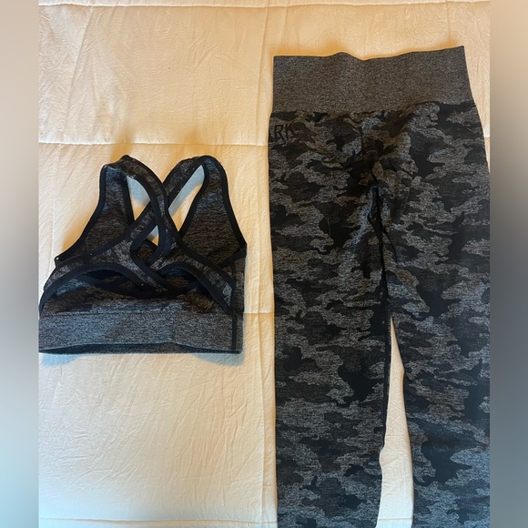 ADAPT CAMO SEAMLESS RIBBED LEGGINGS- GYMSHARK - Picture 2 of 2